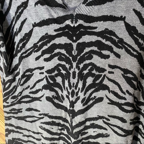 Le Chateau Grey Leopard Print Sweater Dress - Picture 6 of 6